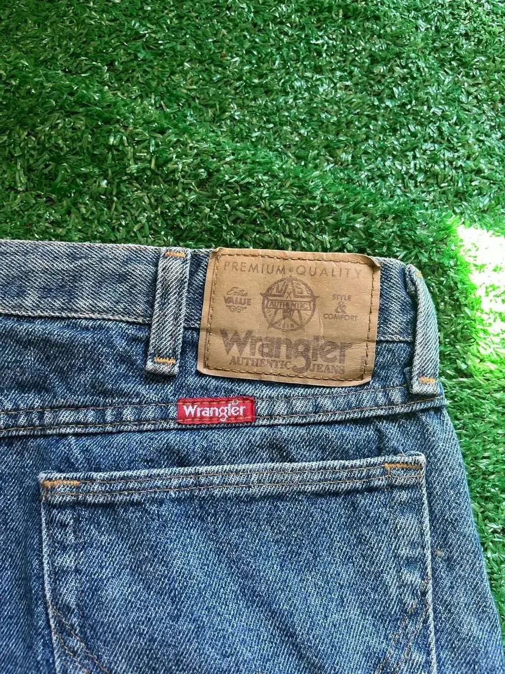 Vintage 90s Wrangler Made in USA 96501 Straight Leg Denim Jeans 34x32
